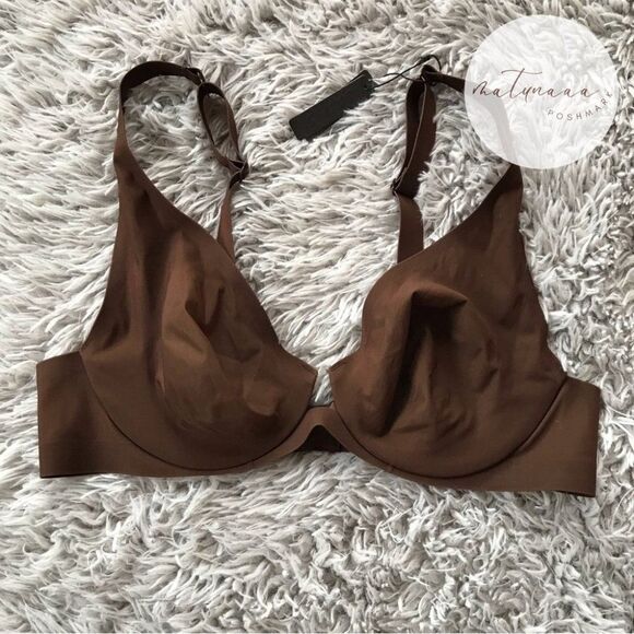 Skims Naked Underwire Plunge Bra in Smokey Quartz 38B